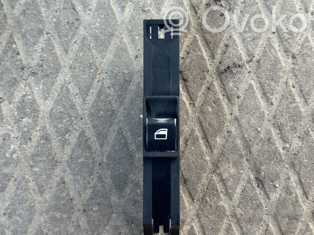Electric window control switch   61318381511,03120320