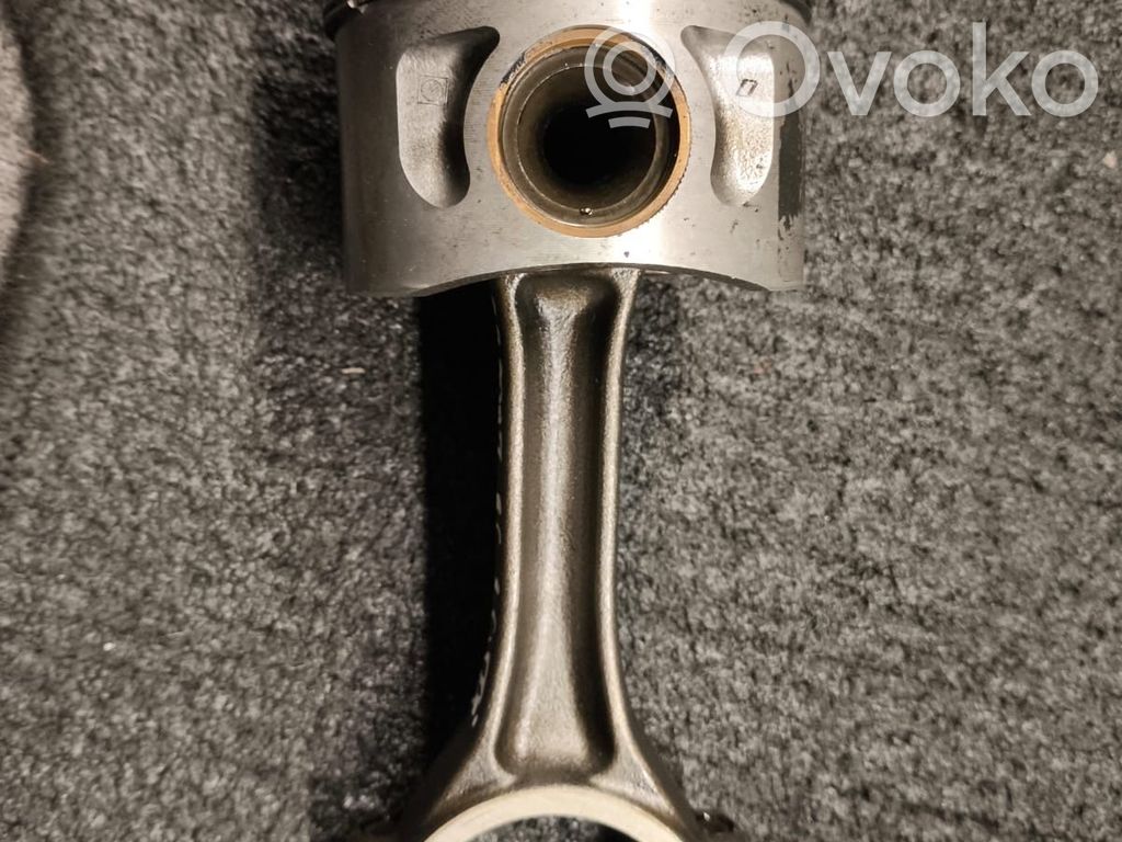 Volkswagen PASSAT B6 Piston avec bielle 