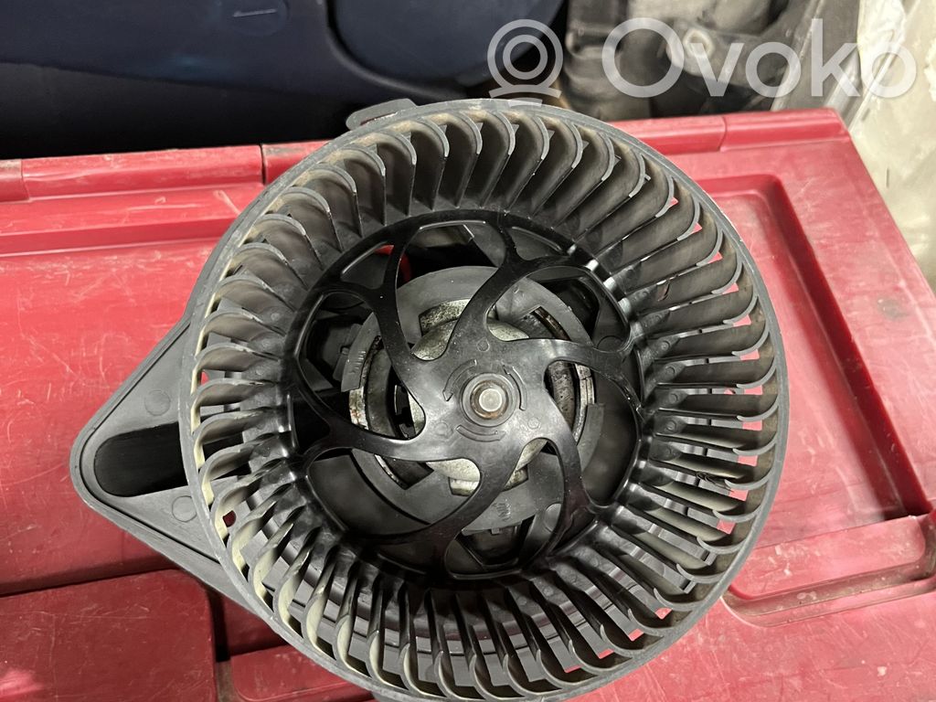 Audi 80 90 S2 B4 Lämmittimen puhallin 