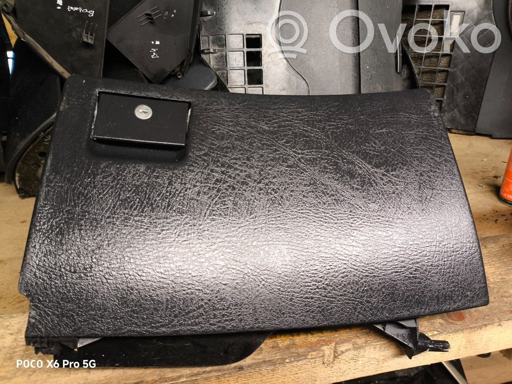 Audi 80 90 S2 B4 Handschuhfach 