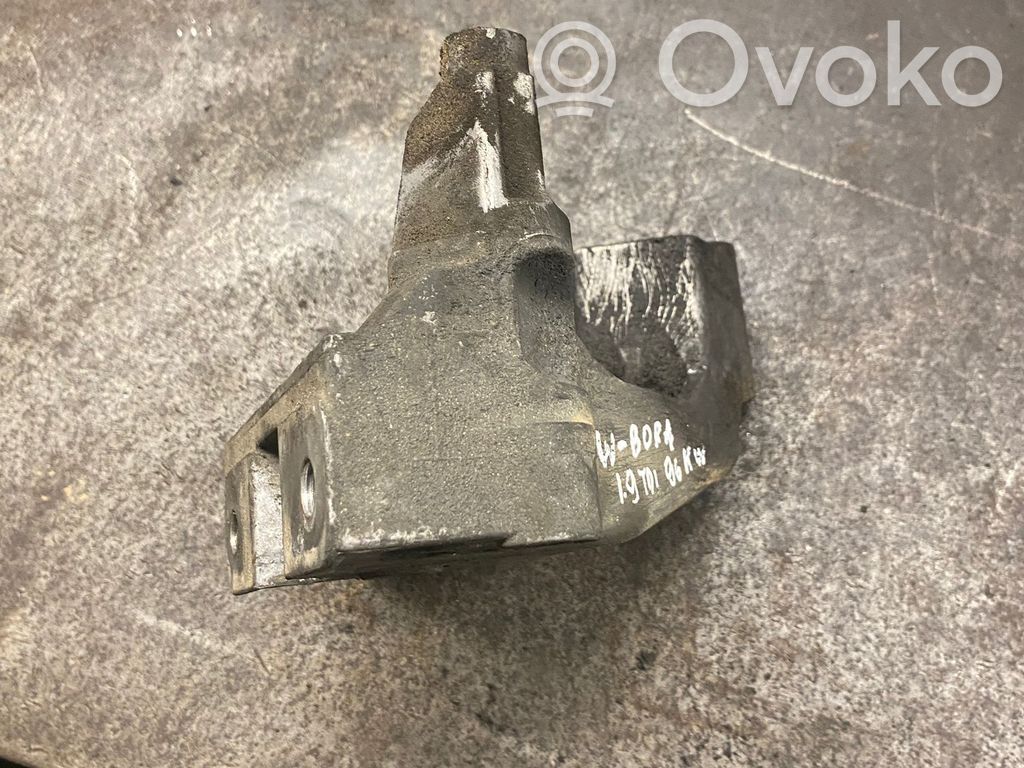 Volkswagen Bora Engine mounting bracket 