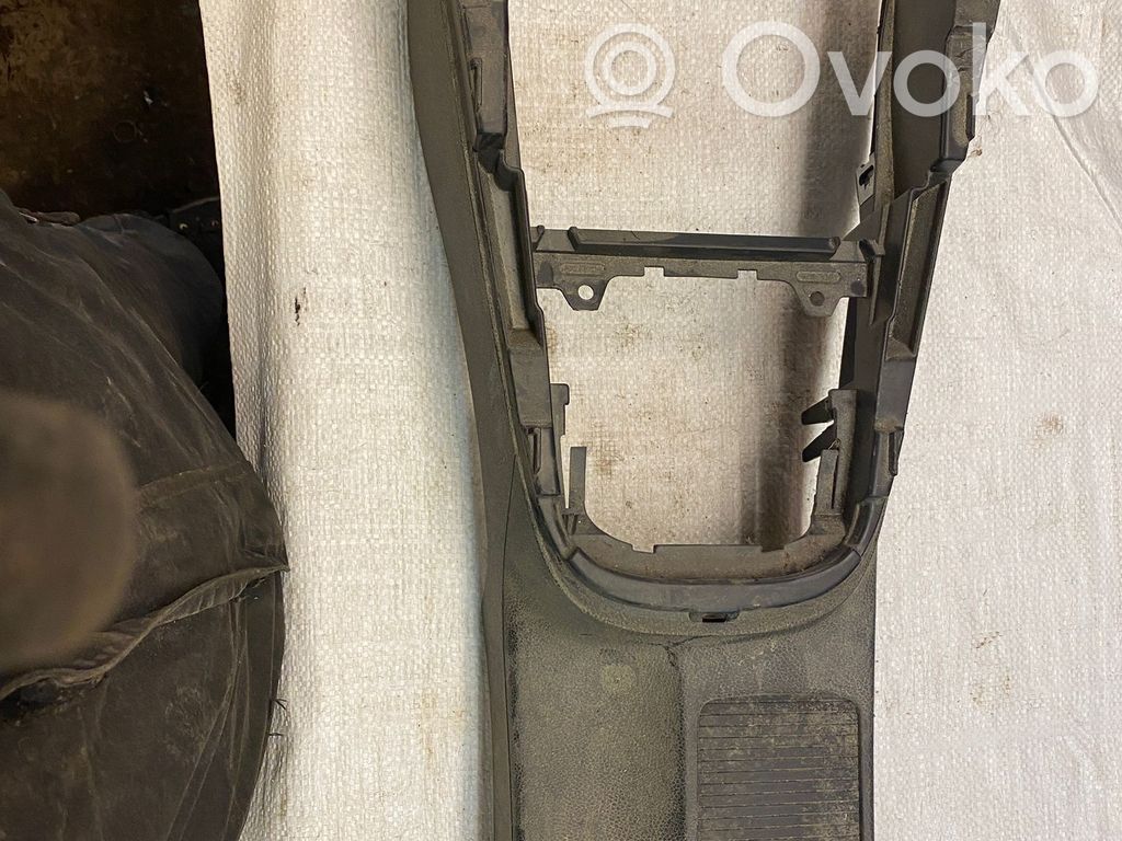 Volkswagen Golf VI Centrālā konsole 