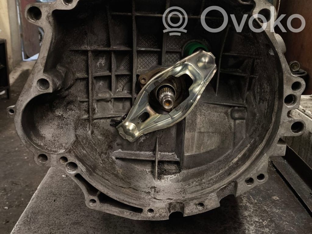 Audi A6 S6 C6 4F Manuaalinen 6-portainen vaihdelaatikko 