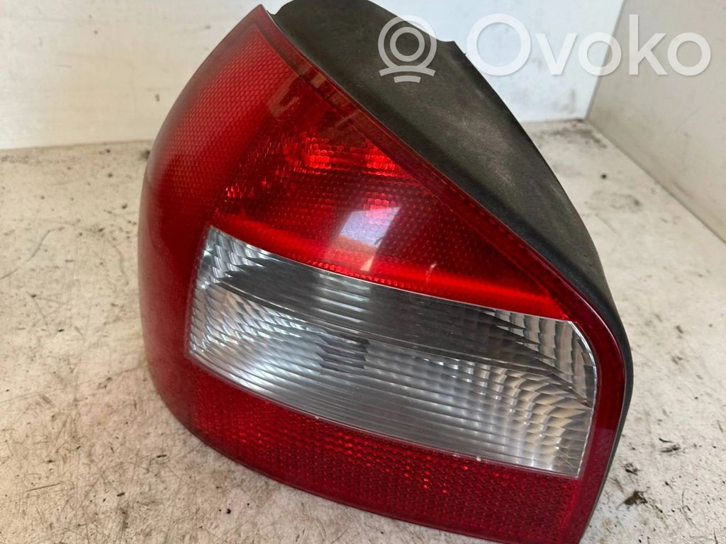 Audi A3 S3 8L Aizmugurējais lukturis virsbūvē 