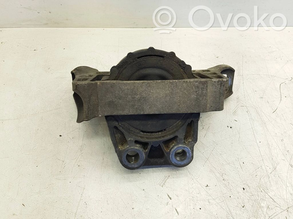 Volvo V50 Engine mount bracket 