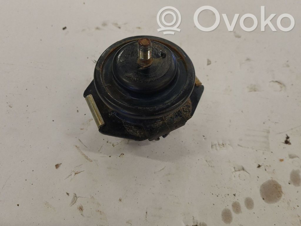 Engine mount bracket