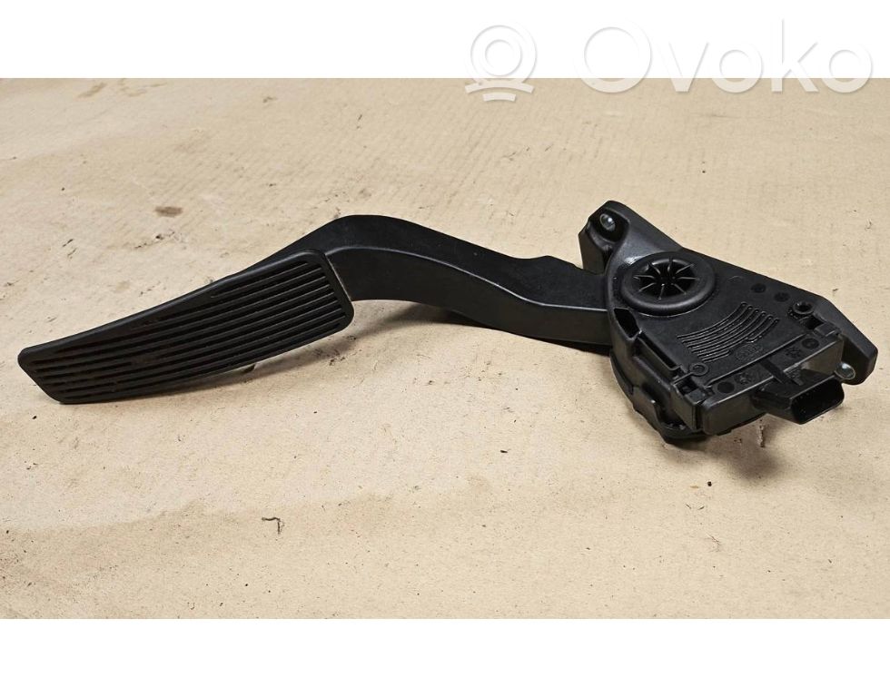 Accelerator throttle pedal   04861714AA