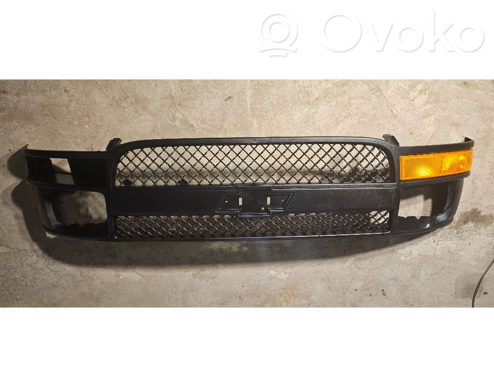 Chevrolet Express Front bumper upper radiator grill 