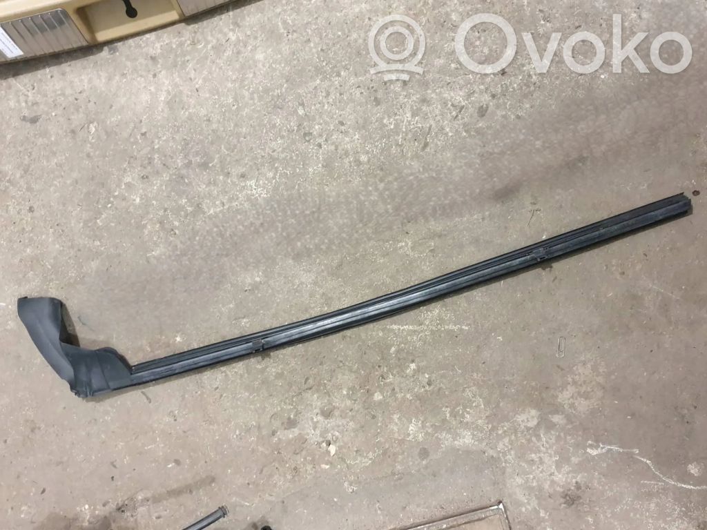 BMW 3 E92 E93 Rubber seal front coupe door window 