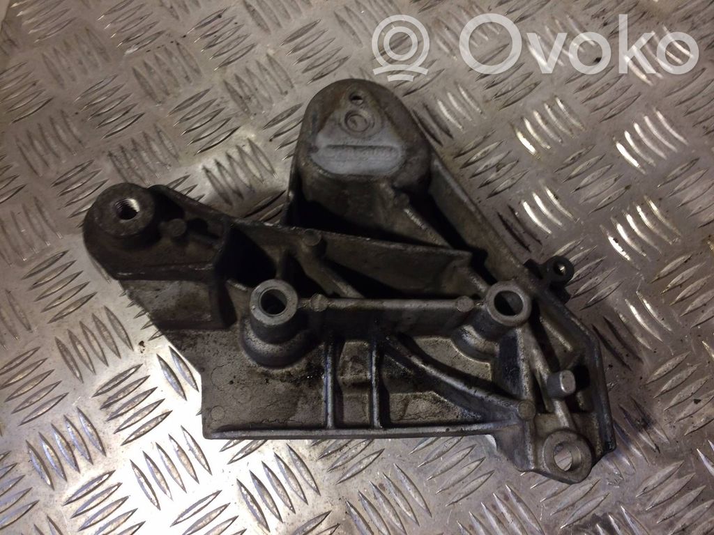 Renault Laguna II Engine mounting bracket 