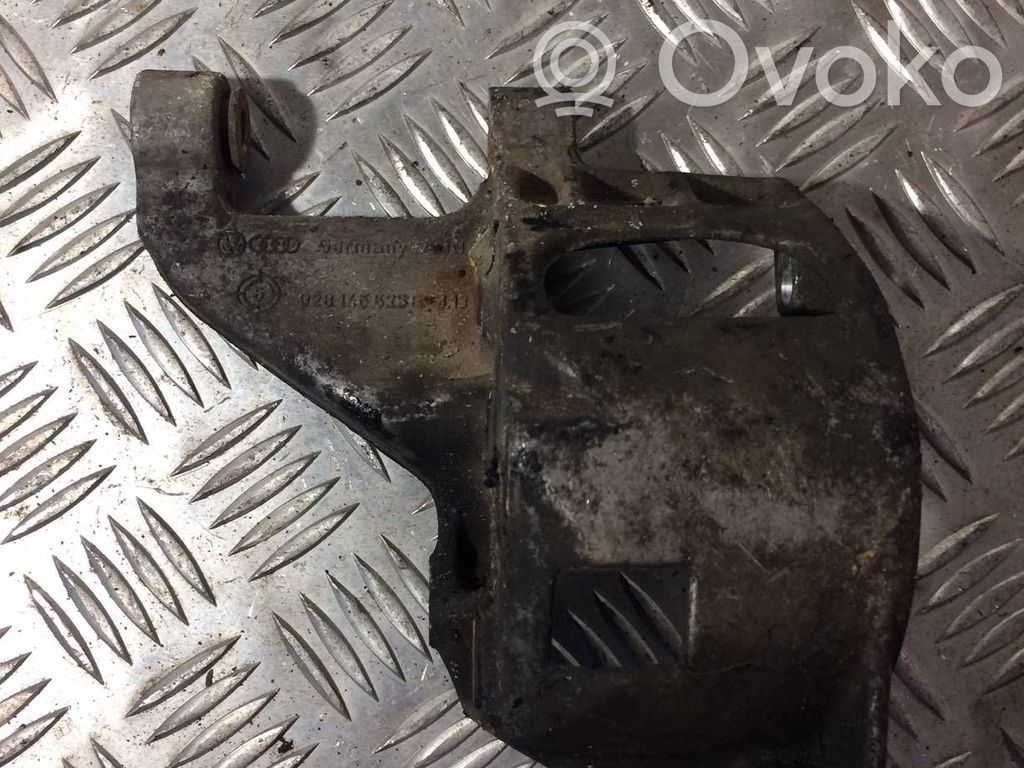 Volkswagen PASSAT B4 Power steering pump mounting bracket 