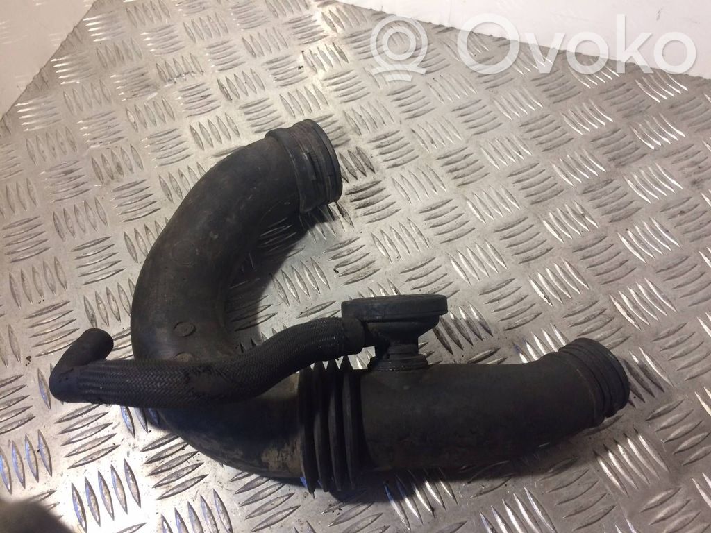 Renault Clio II Air intake duct part 