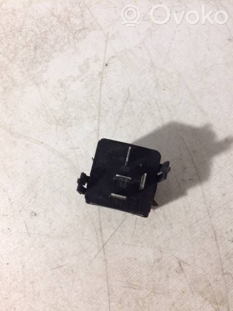 Window control relay   6848215,05070501