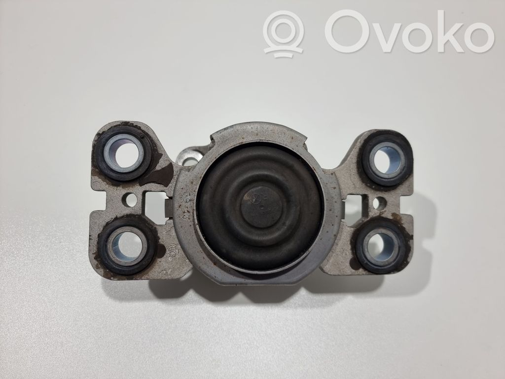 Volvo V60 Engine mount bracket 