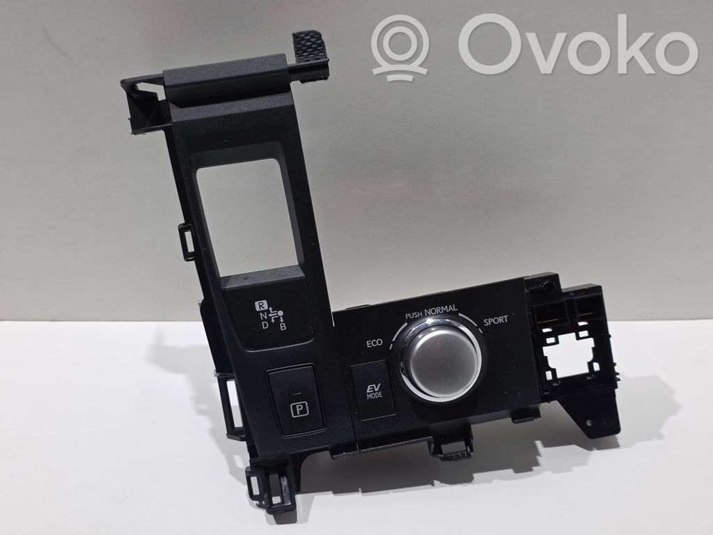 Lexus CT 200H Center console 