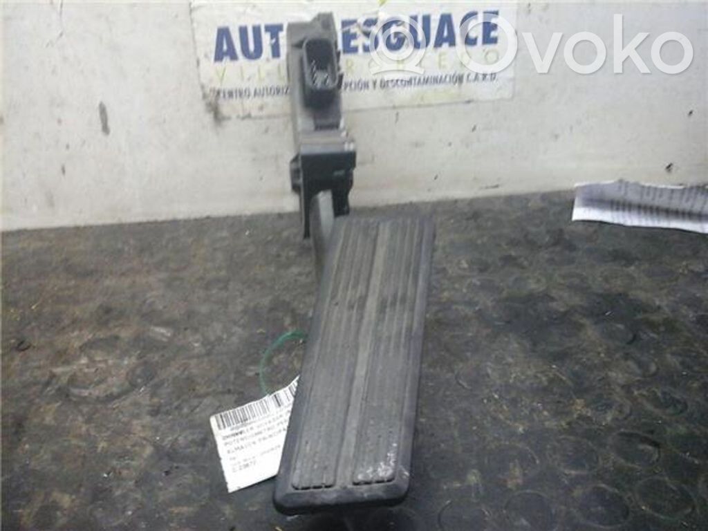 Accelerator throttle pedal