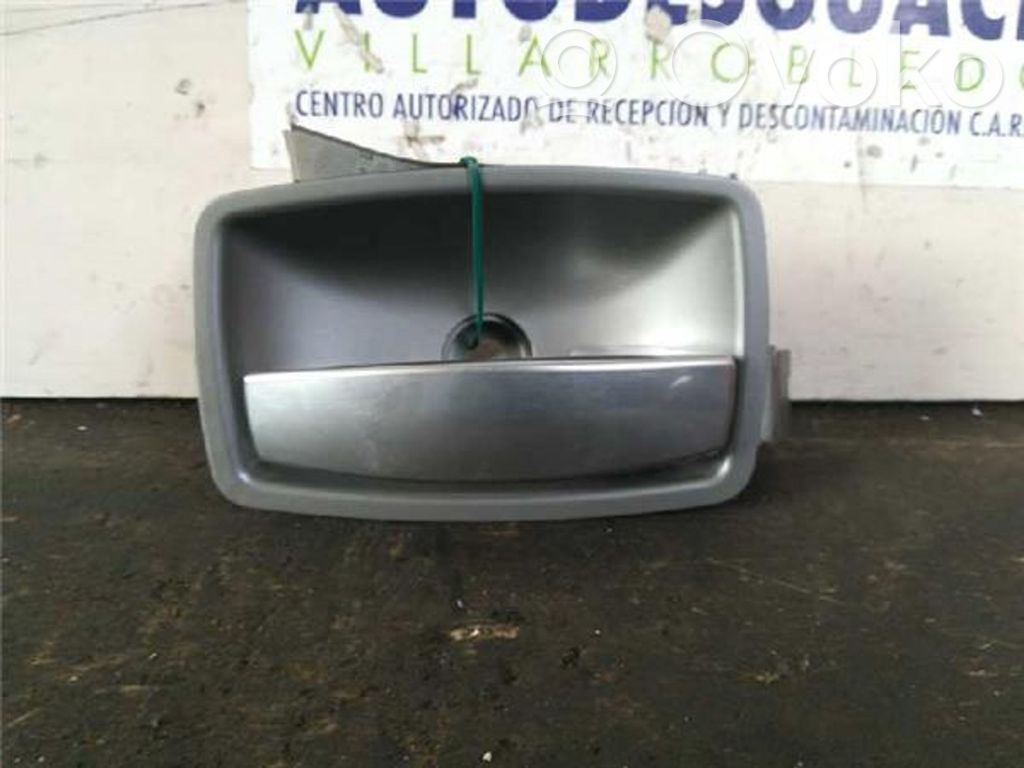 Manecilla interna puerta delantera