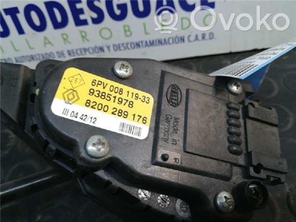 Accelerator throttle pedal