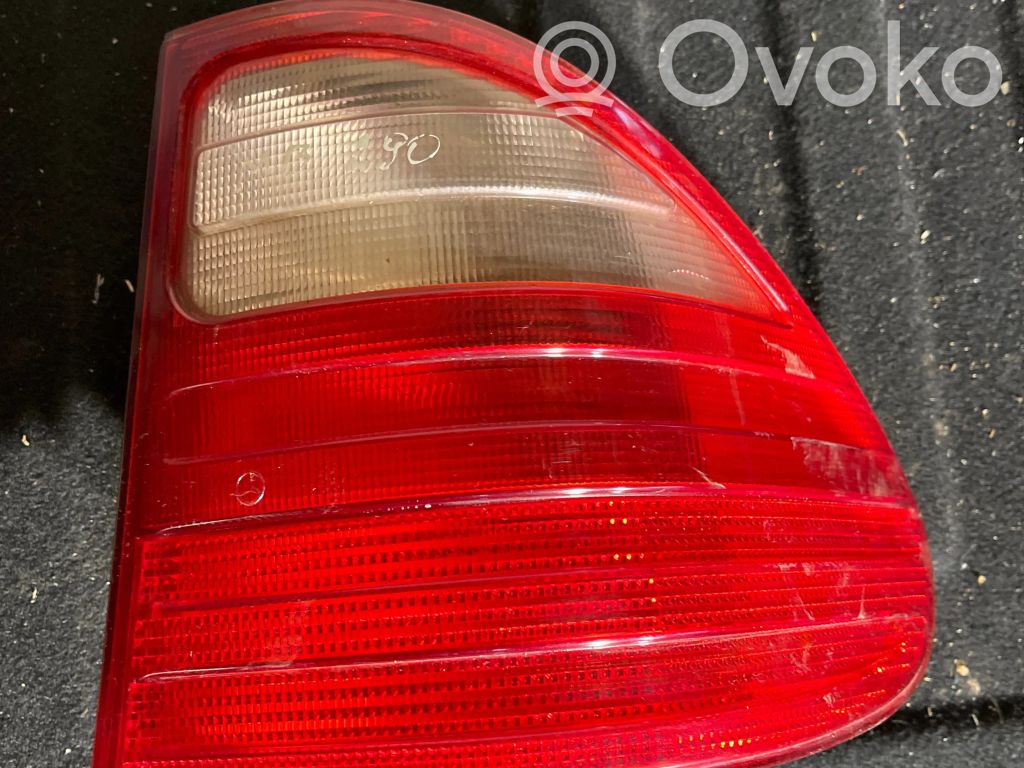 Mercedes-Benz E W210 Feux arrière / postérieurs 