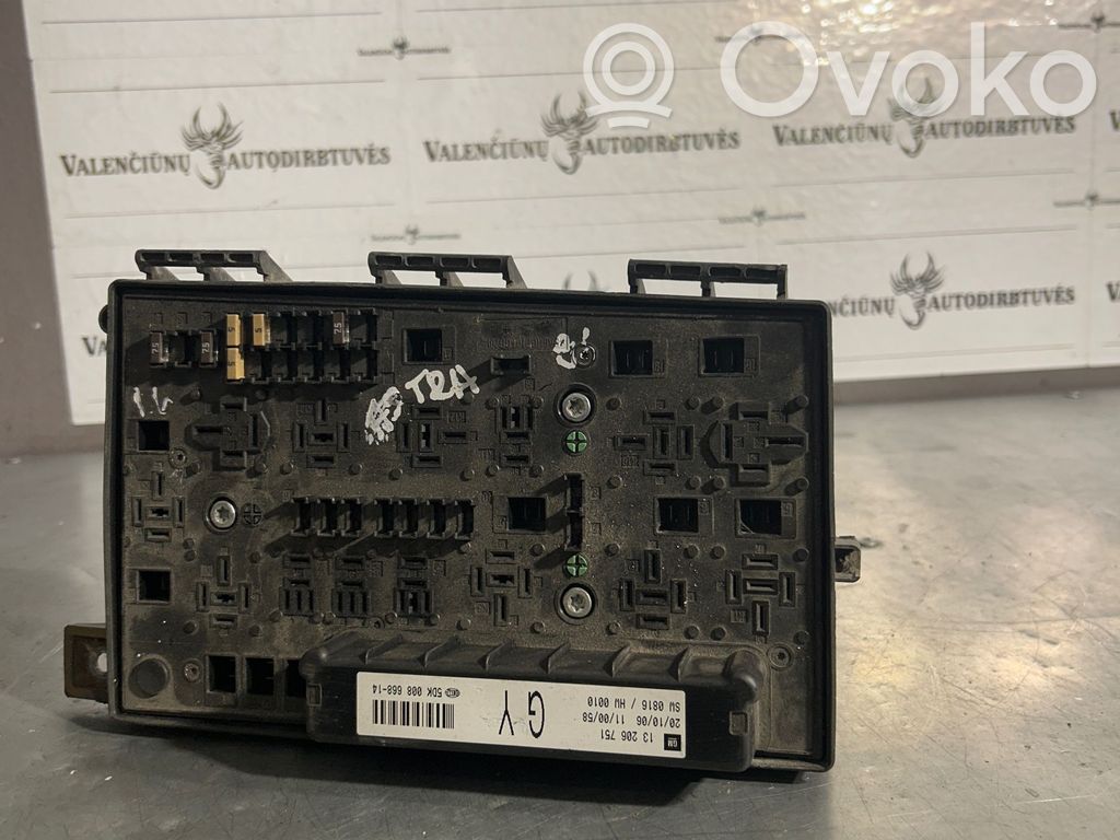 Opel Astra H Fuse module 