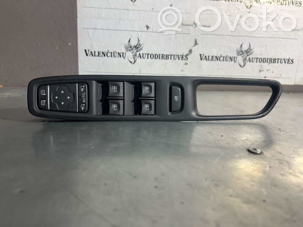 Renault Captur Electric window control switch 