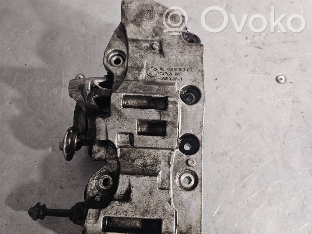 BMW 5 F10 F11 Mocowanie alternatora 