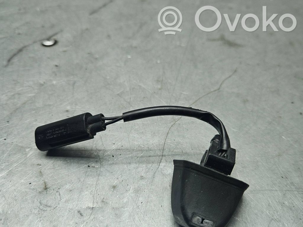 BMW 3 E90 E91 Windshield washer spray nozzle 