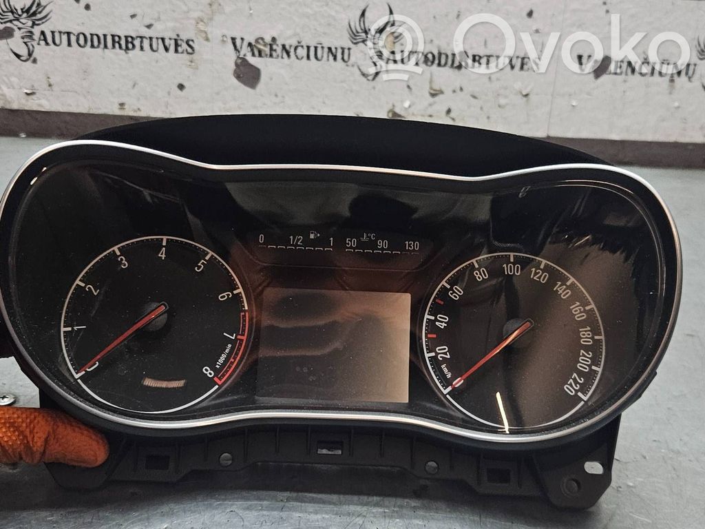 Opel Corsa E Spidometrs (instrumentu panelī) 