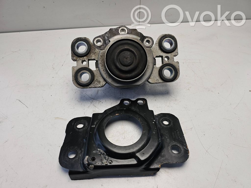 Engine mount bracket   31401307,080915