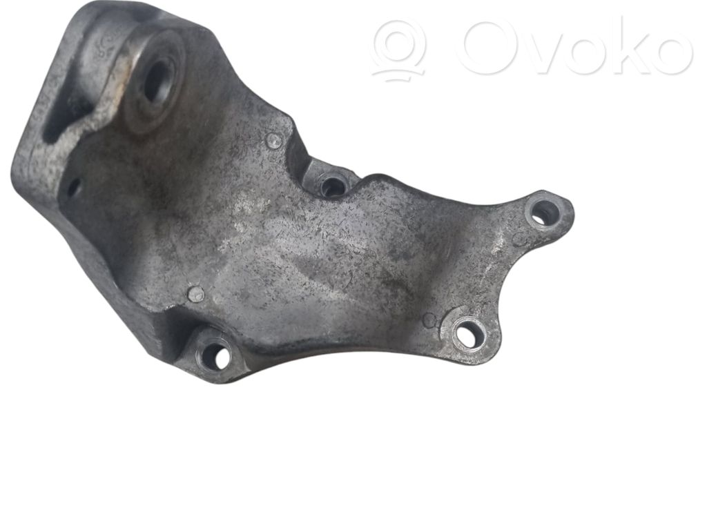 Ford Mustang VI Engine mounting bracket 