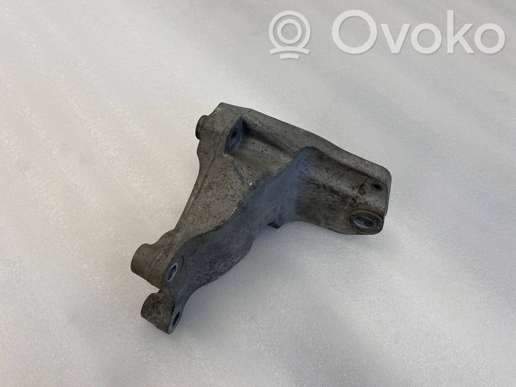 Ford Mustang VI Engine mounting bracket 