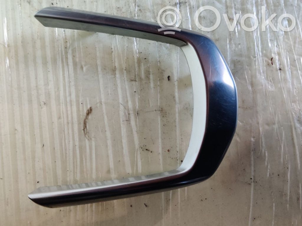 Mazda 2 Vaihteenvalitsimen kehys verhoilu muovia 