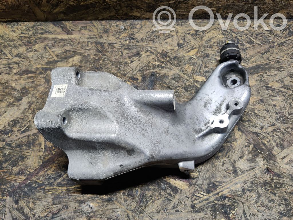 Infiniti Q70 Y51 Engine mounting bracket 