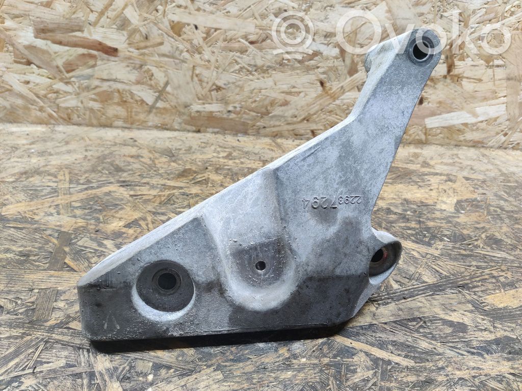 Chevrolet Malibu Engine mounting bracket 