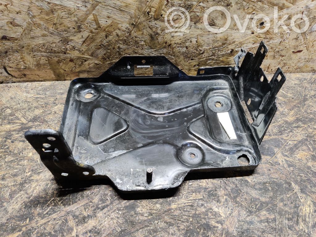 Jeep Compass Akumuliatoriaus tvirtinimo padas 