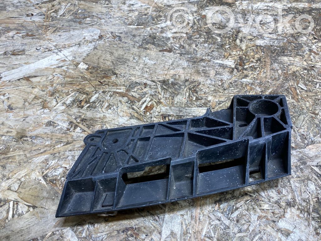 Mazda 5 Front bumper mounting bracket 