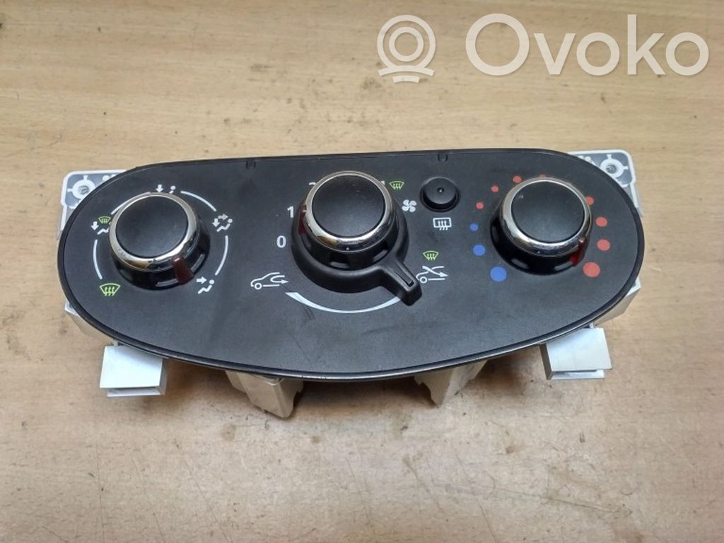 Dacia Duster Climate control unit 