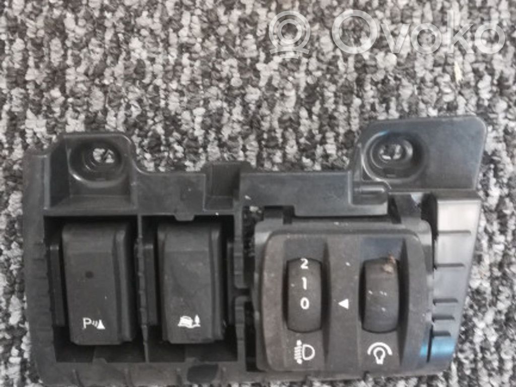 Renault Trafic III (X82) Headlight level height control switch 