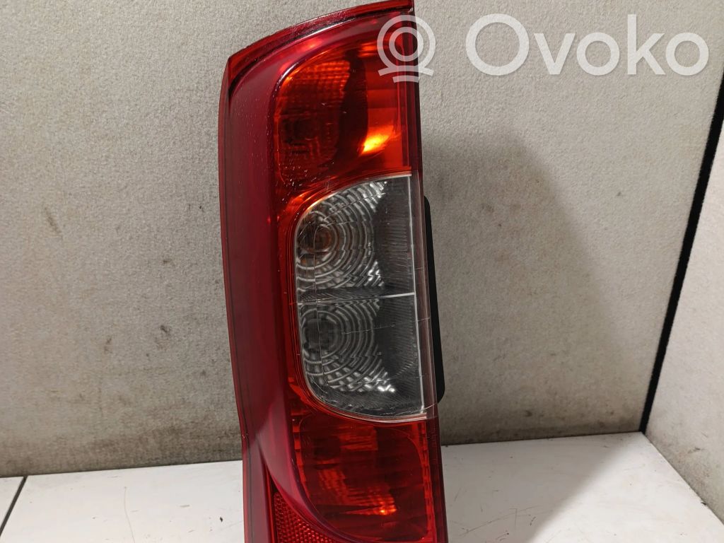 Fiat Fiorino Задний фонарь в кузове 