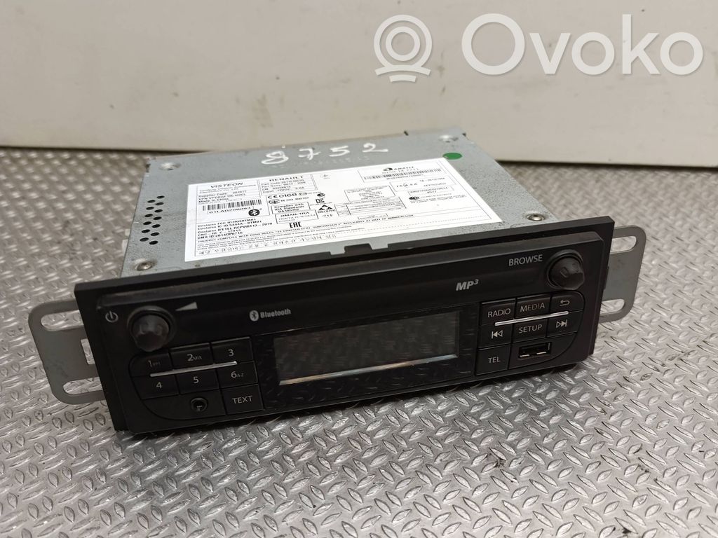 Opel Vivaro Panel / Radioodtwarzacz CD/DVD/GPS 
