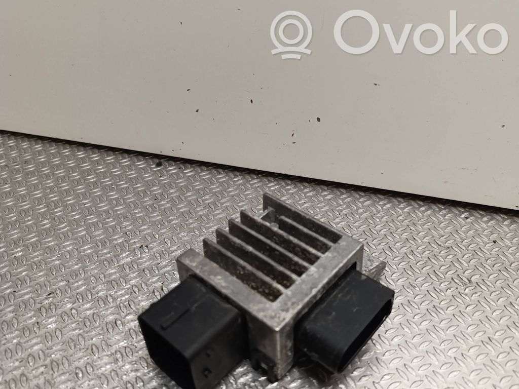 Renault Trafic III (X82) Glow plug pre-heat relay 