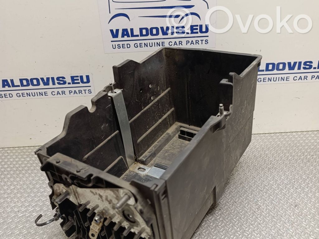 Ford Kuga I Akumuliatoriaus dėžė 