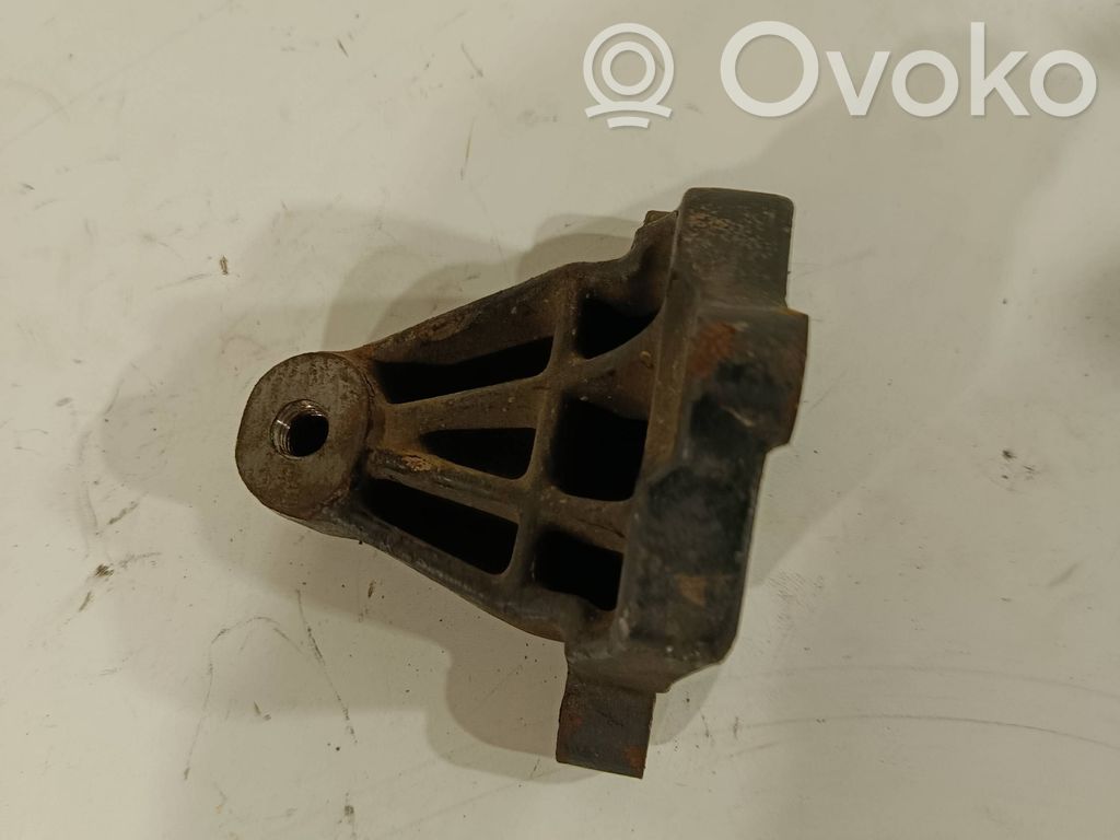 Engine mounting bracket   8200003829,91165625,2103000PT01