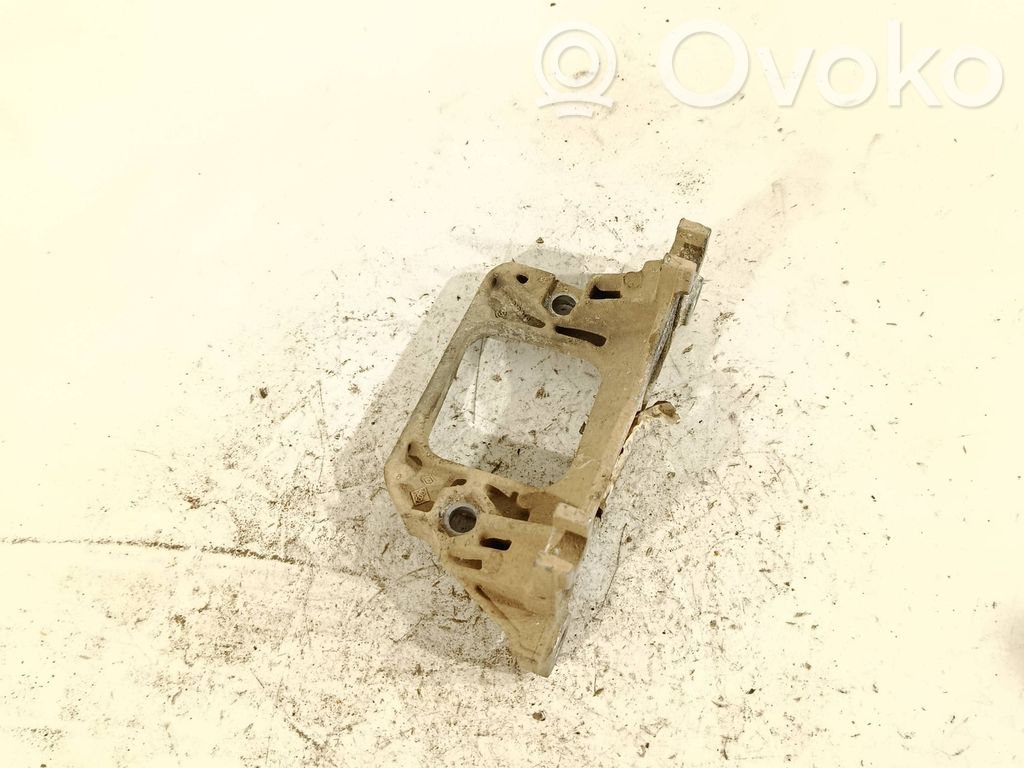 Engine mount bracket   8200428504