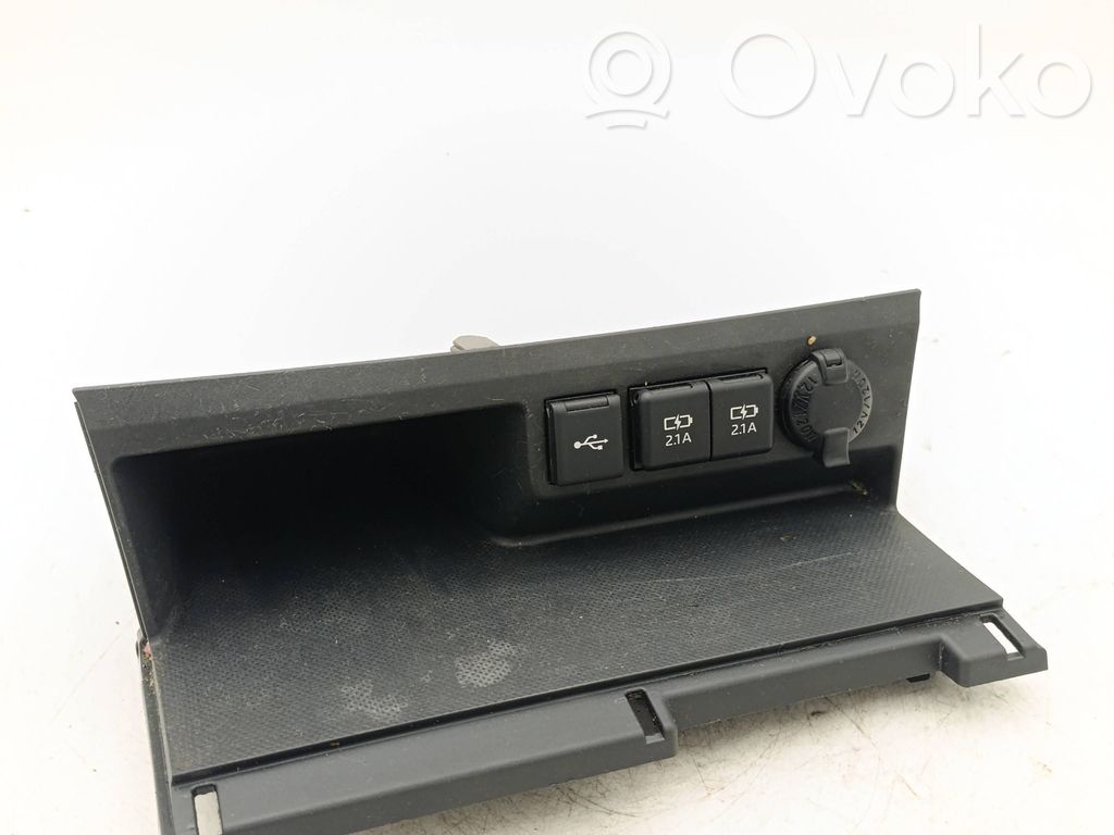 Toyota Highlander XU70 USB socket connector 
