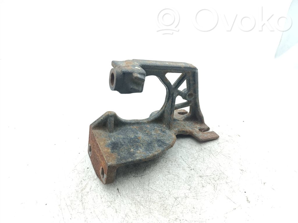 Engine mounting bracket   7854R