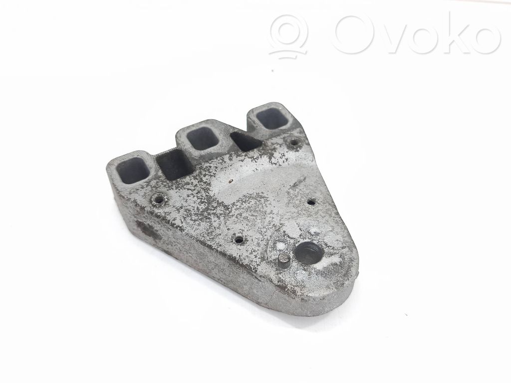 Volkswagen Transporter - Caravelle T6 Engine mount bracket 