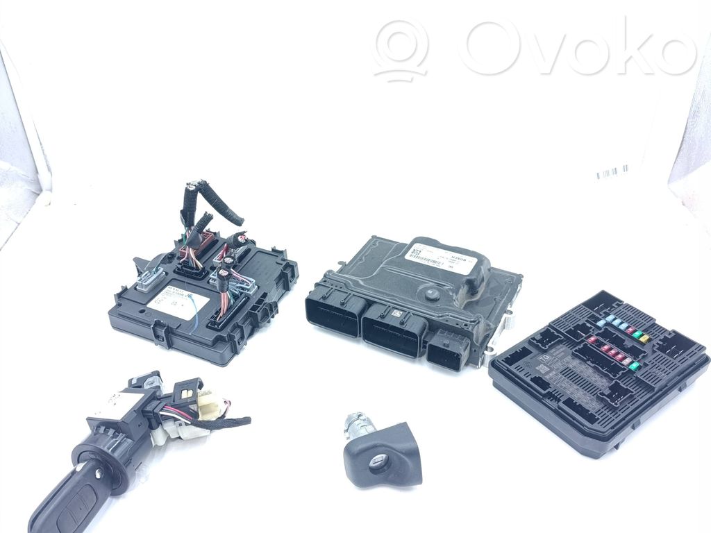 Renault Trafic III (X82) Kit cu ECU motor și set închidere uși 