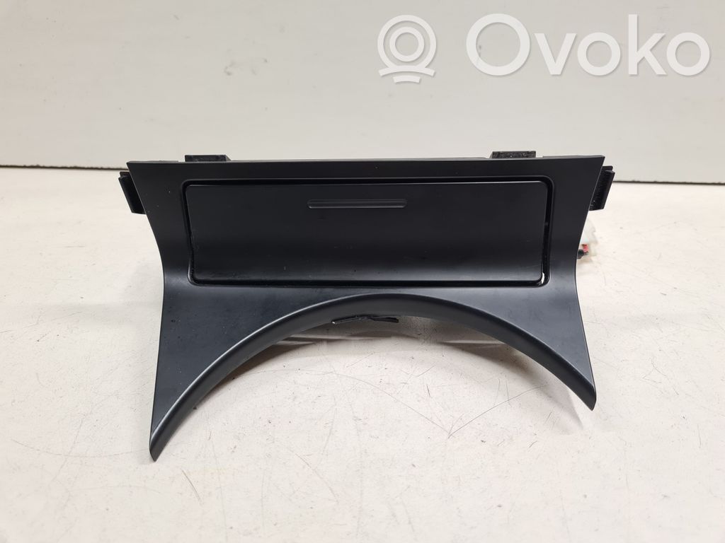 Subaru Outback Aschenbecher vorne 
