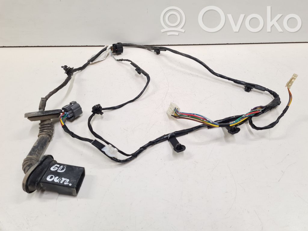 Mitsubishi Outlander Aizmugurējo durvju vadu instalācija 